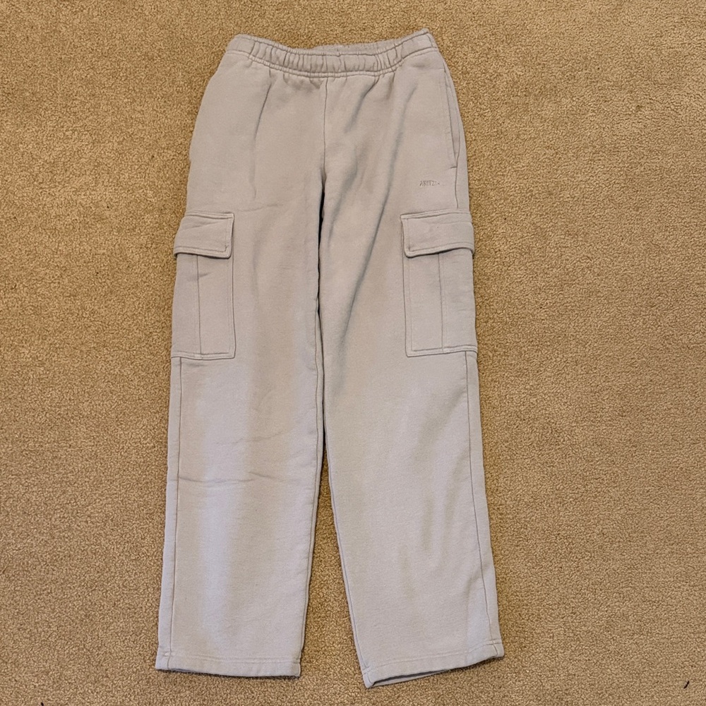 Aritzia Light Gray Cargo sweatpants